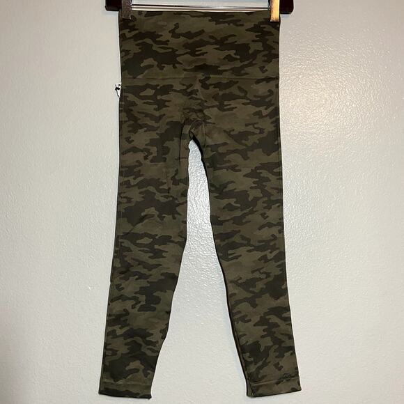 SPANX Look at Me Now Leggings Seamless Cropped High Waisted Army Camo Print S - Picture 5 of 5